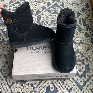 ✨Bearpaw Boots✨